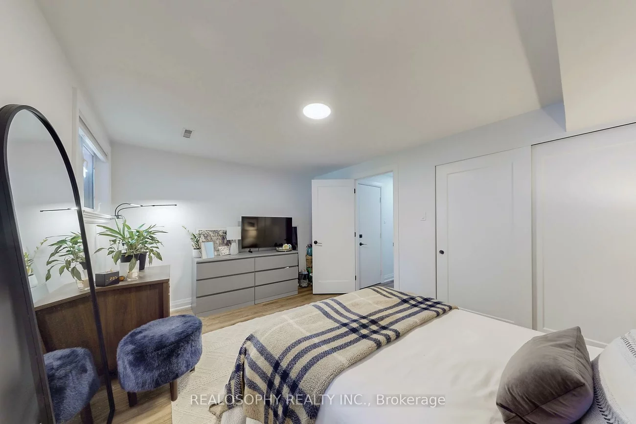 102, Morse, South Riverdale, Toronto