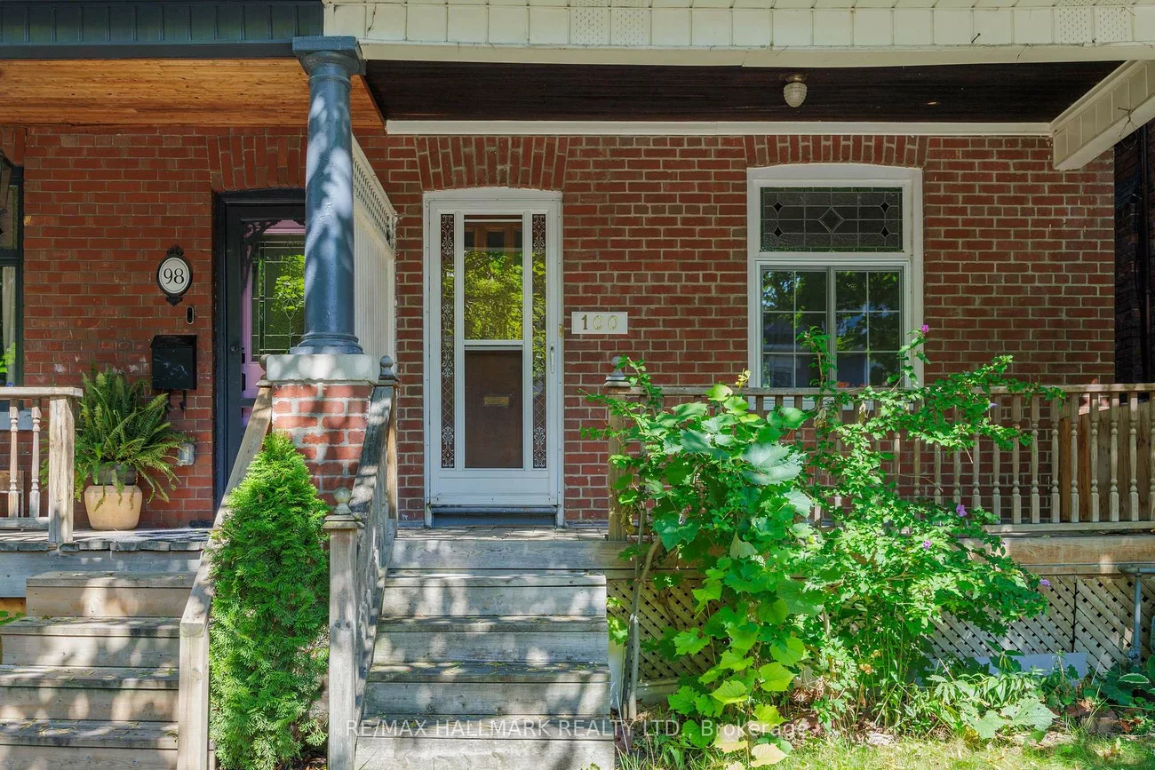 100, Dearbourne, North Riverdale, Toronto