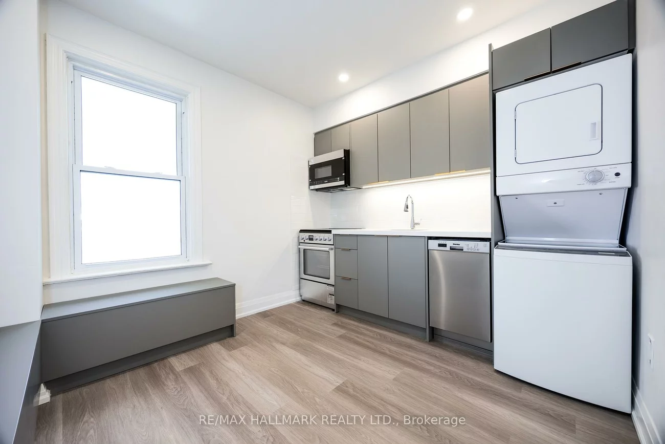100, Dearbourne, North Riverdale, Toronto