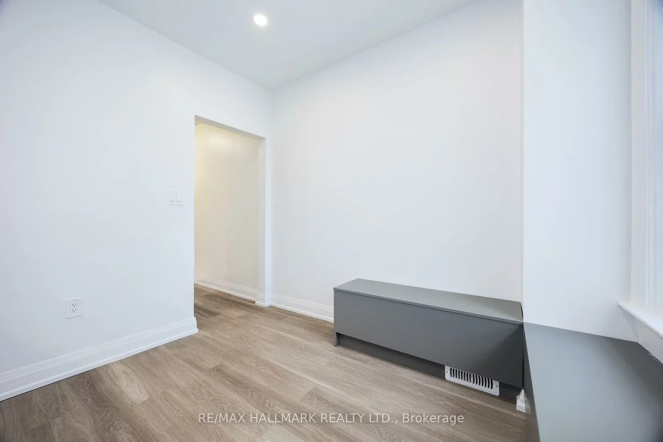 100, Dearbourne, North Riverdale, Toronto