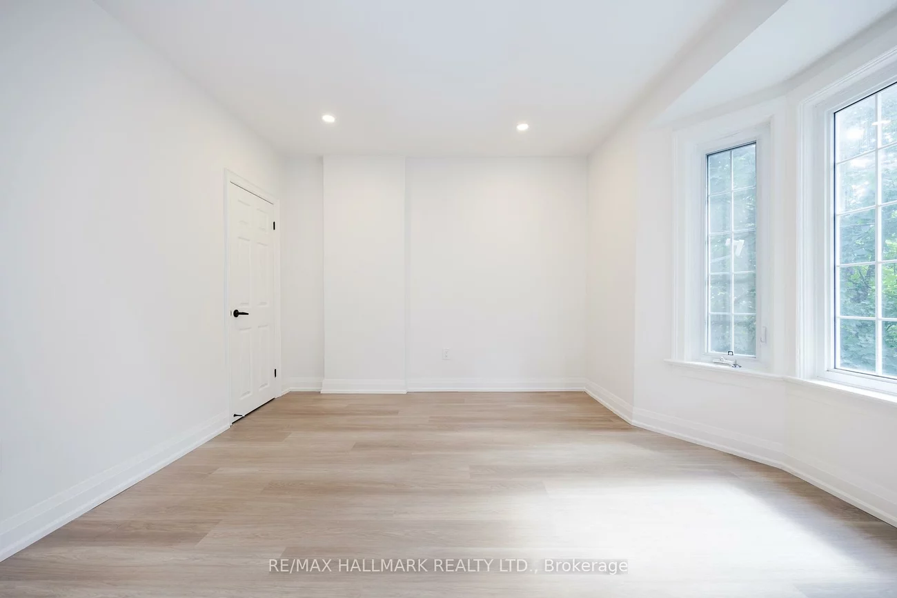 100, Dearbourne, North Riverdale, Toronto