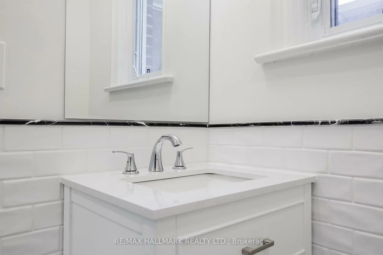 100, Dearbourne, North Riverdale, Toronto