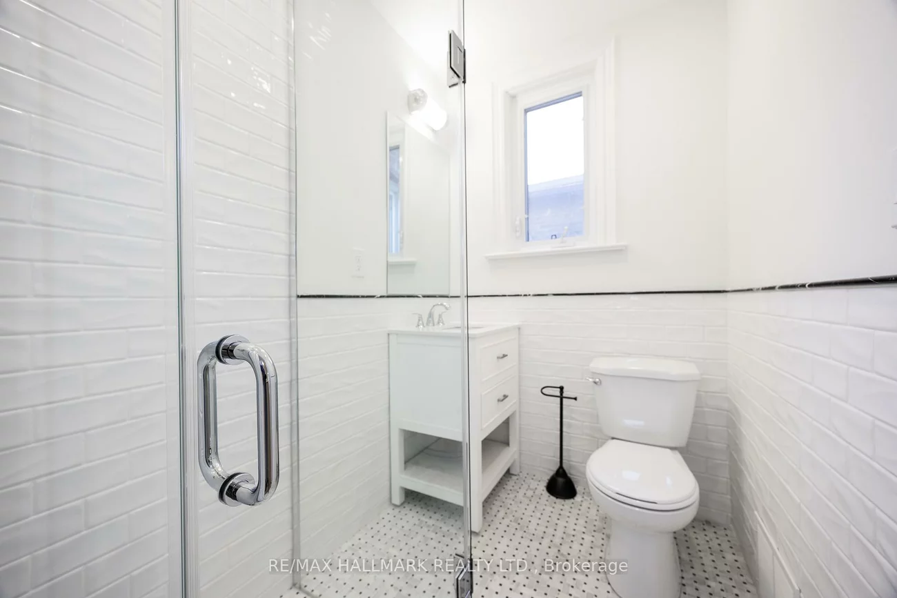 100, Dearbourne, North Riverdale, Toronto