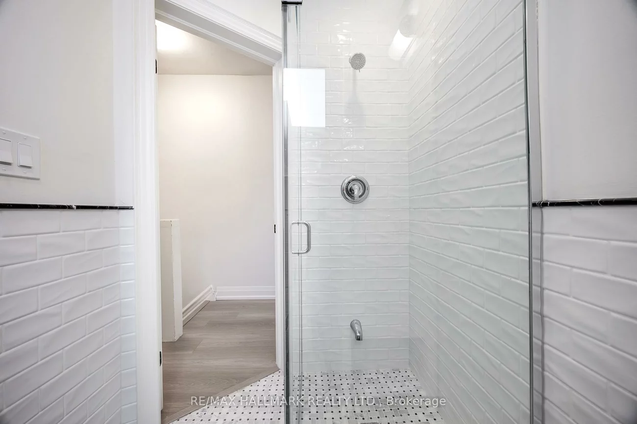 100, Dearbourne, North Riverdale, Toronto
