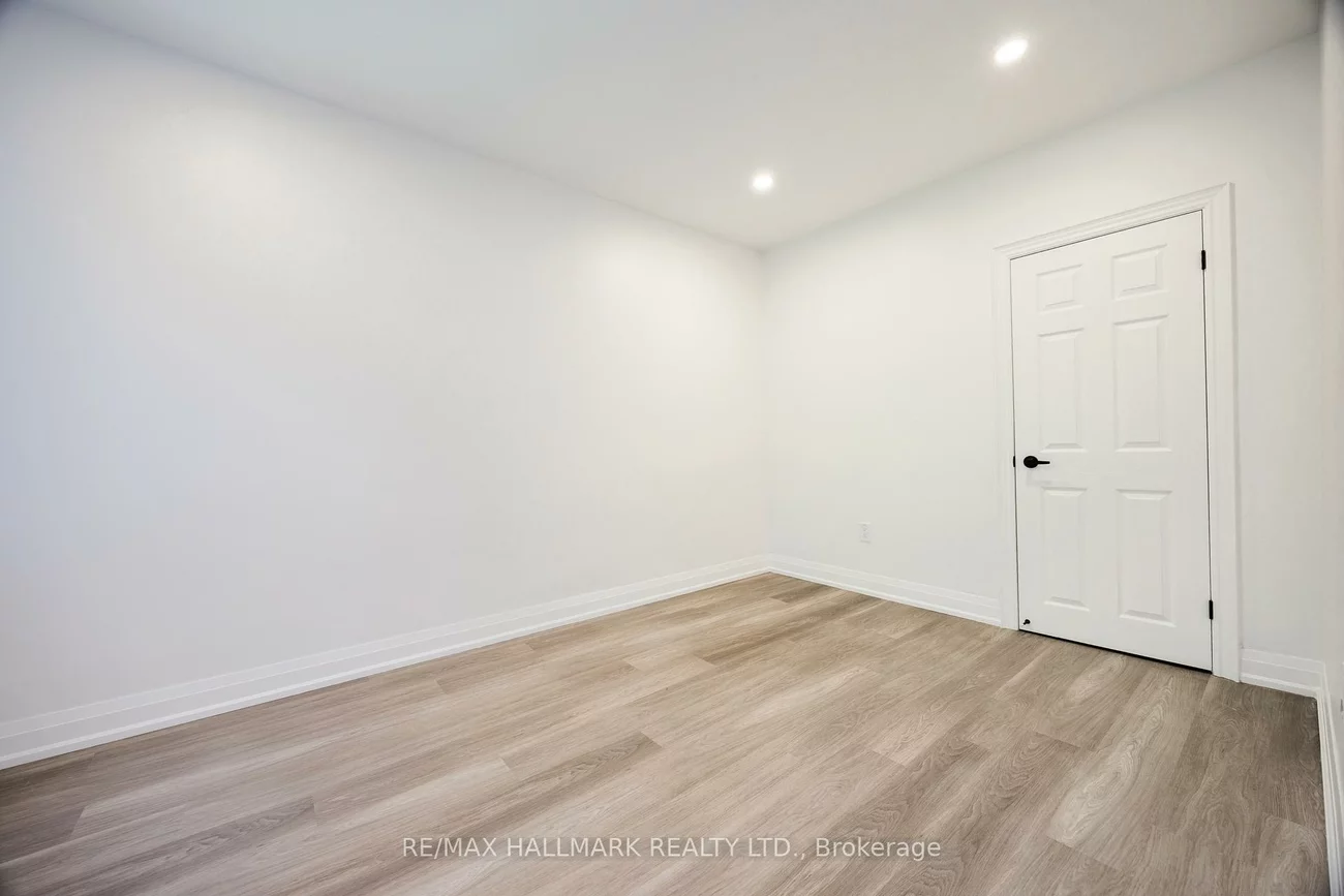 100, Dearbourne, North Riverdale, Toronto