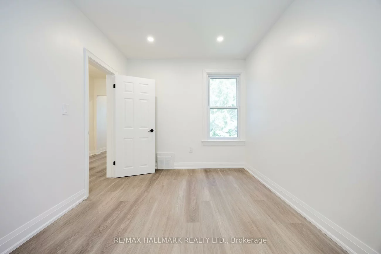 100, Dearbourne, North Riverdale, Toronto