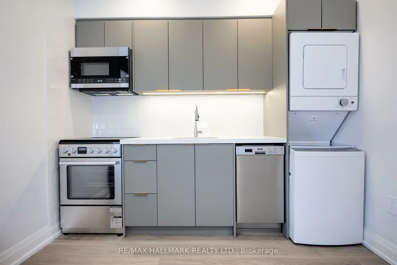 100, Dearbourne, North Riverdale, Toronto