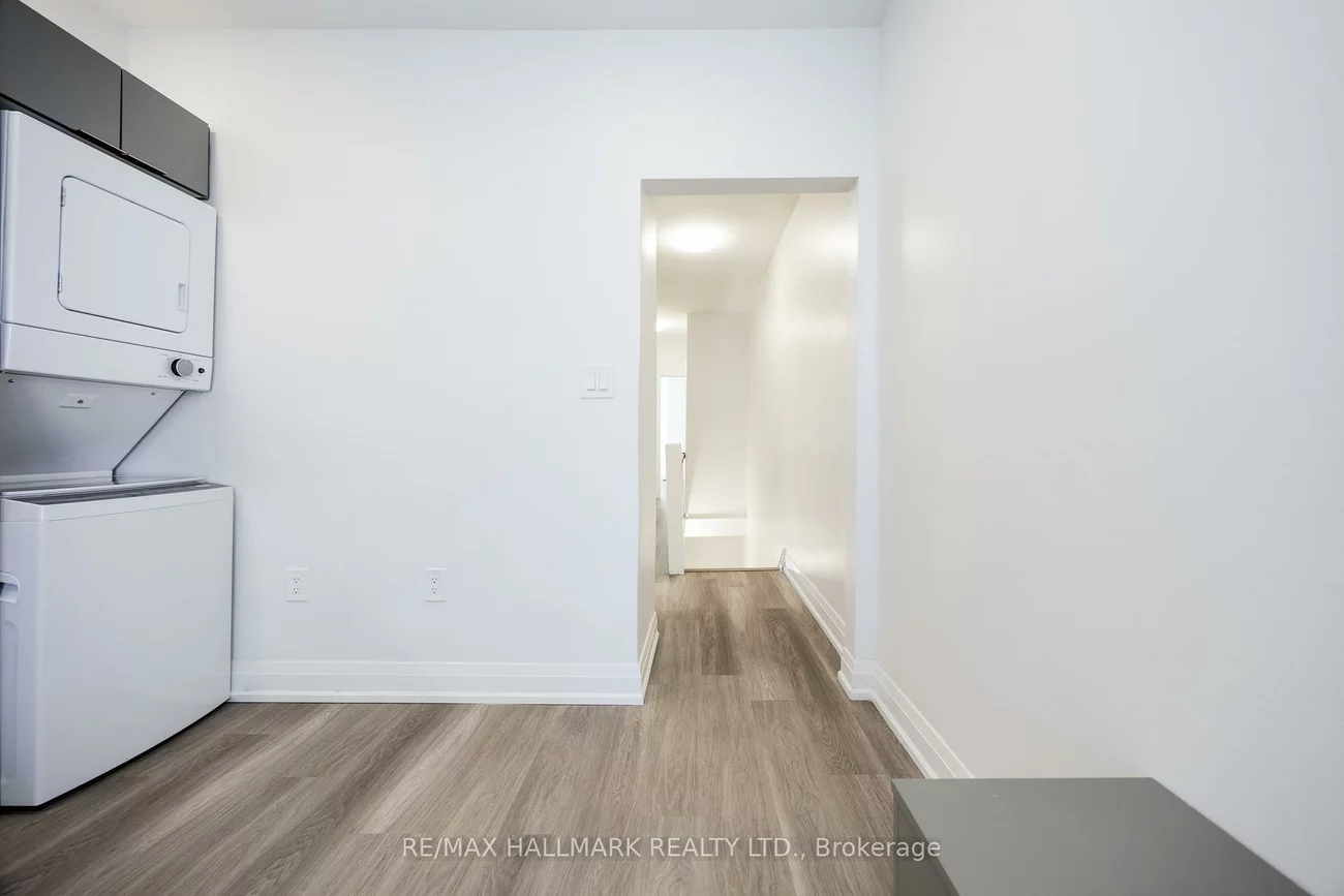 100, Dearbourne, North Riverdale, Toronto