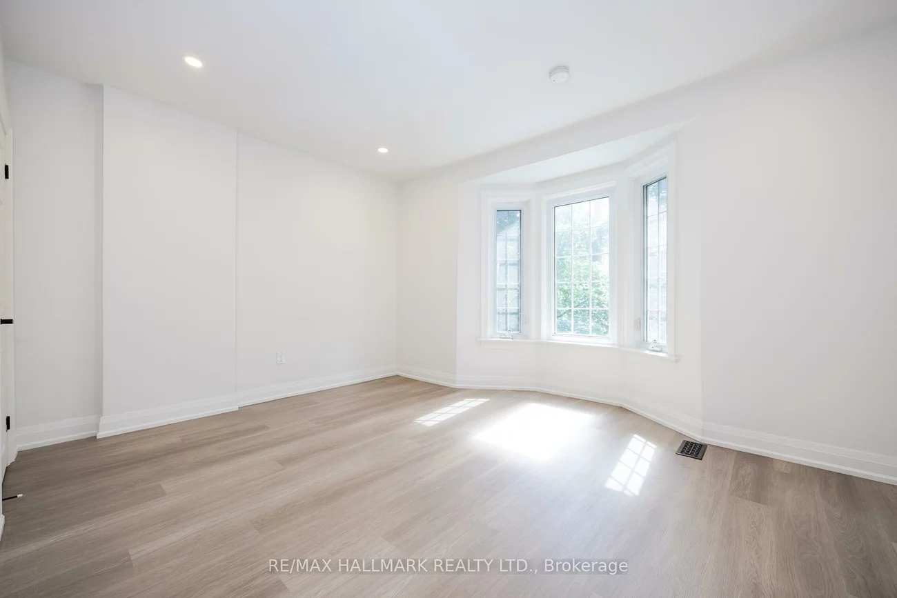 100, Dearbourne, North Riverdale, Toronto
