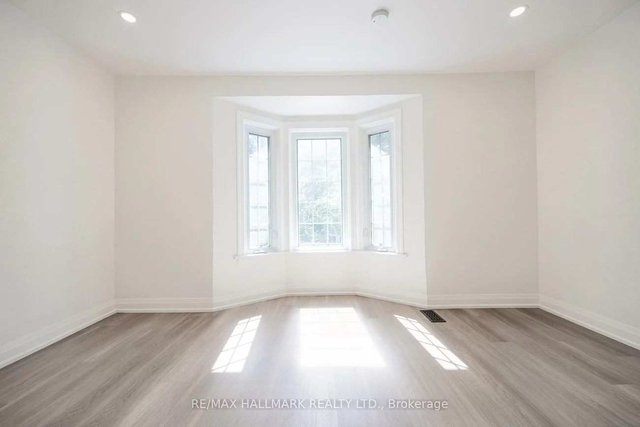 100, Dearbourne, North Riverdale, Toronto