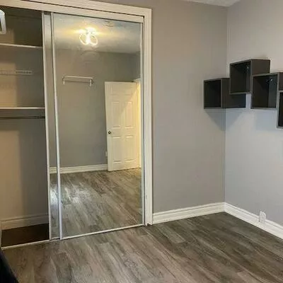 1323, Woodbine, Woodbine-Lumsden, Toronto