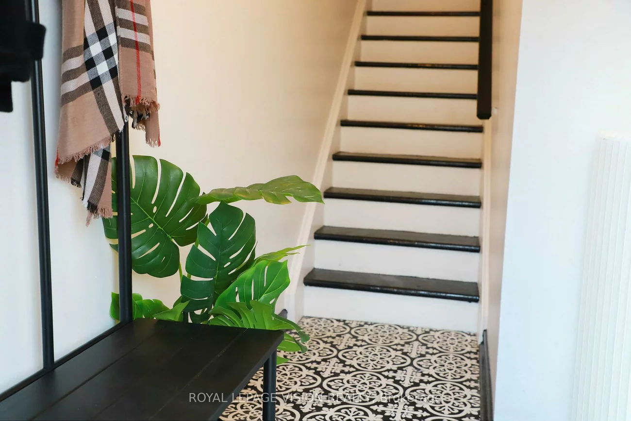 1242, Danforth, Danforth, Toronto