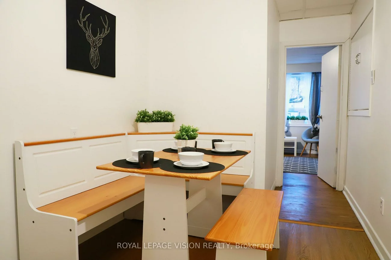 1242, Danforth, Danforth, Toronto