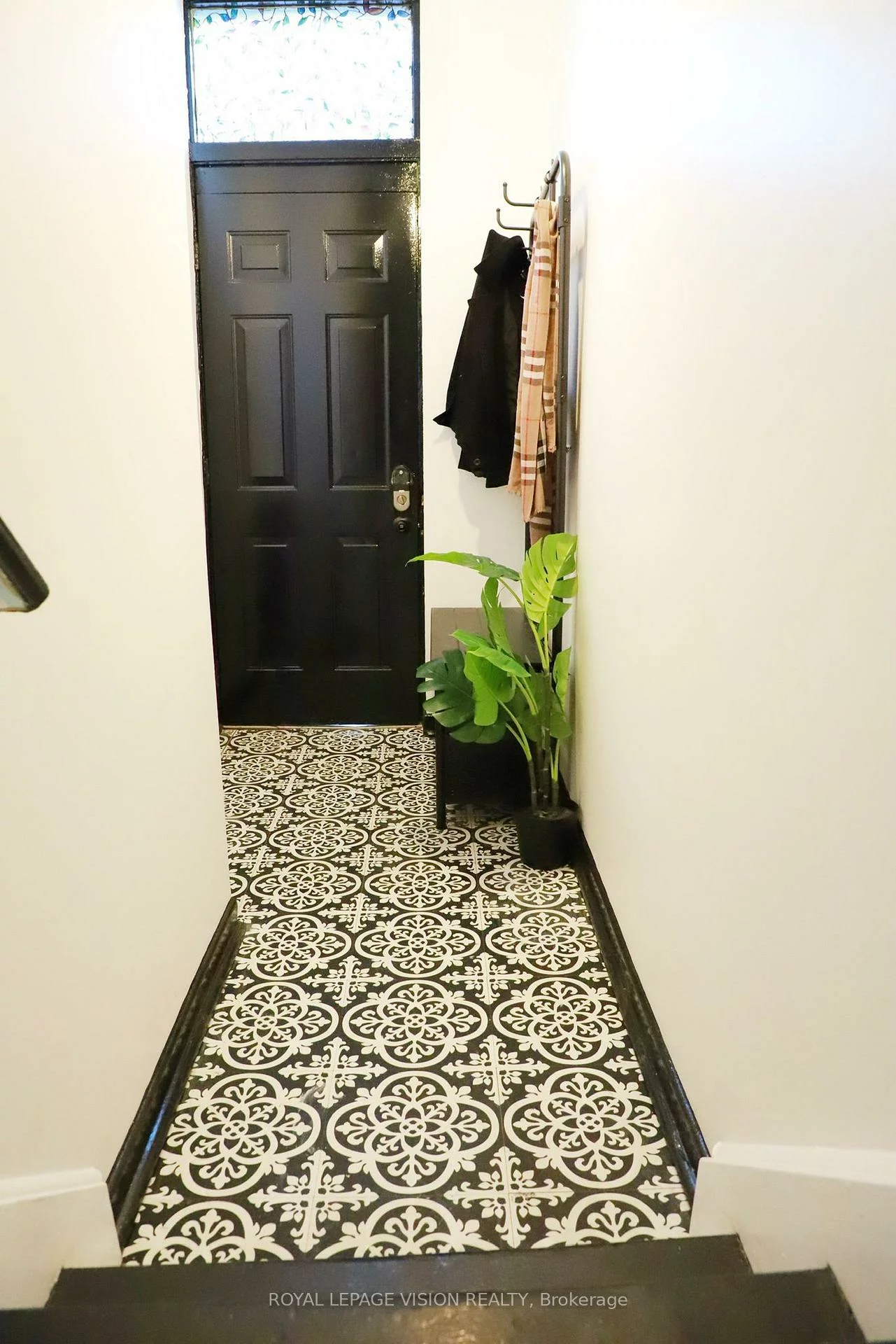 1242, Danforth, Danforth, Toronto