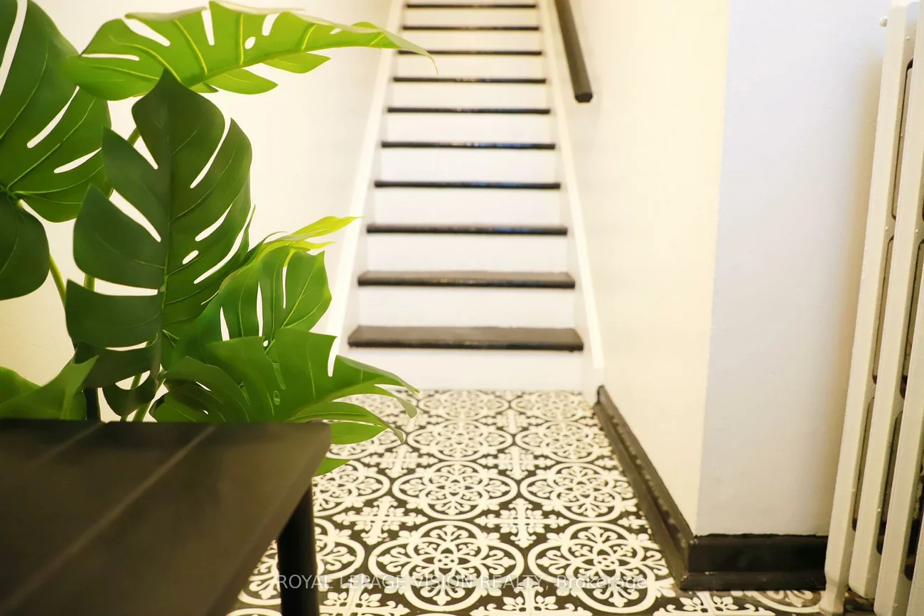 1242, Danforth, Danforth, Toronto