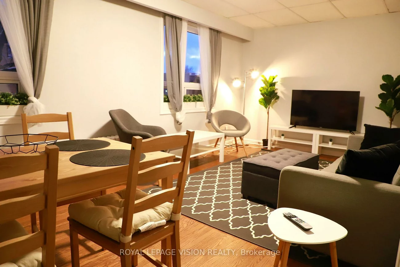 1242, Danforth, Danforth, Toronto