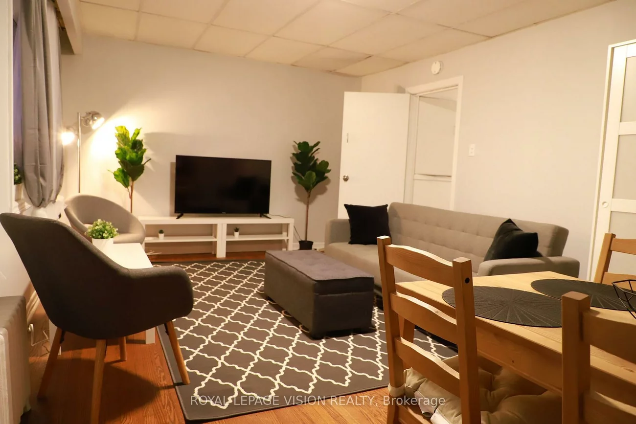 1242, Danforth, Danforth, Toronto