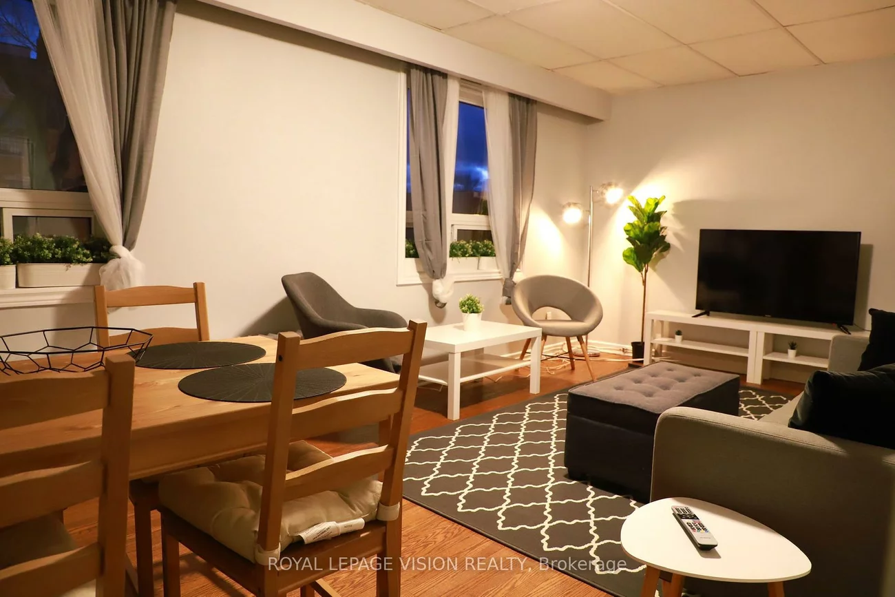 1242, Danforth, Danforth, Toronto