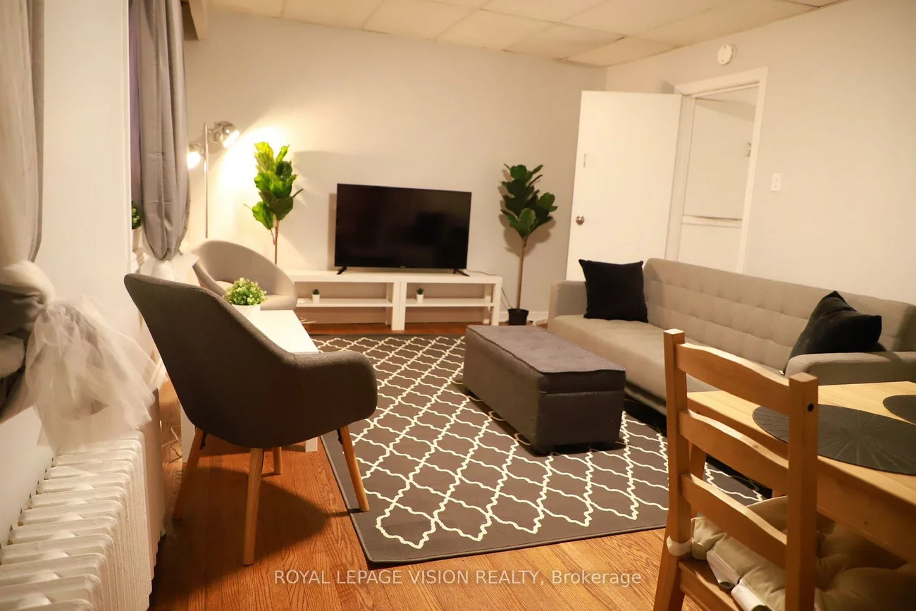 1242, Danforth, Danforth, Toronto