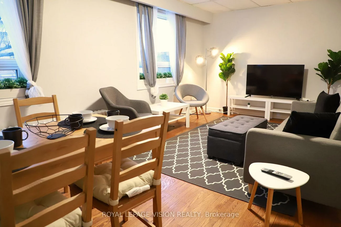 1242, Danforth, Danforth, Toronto