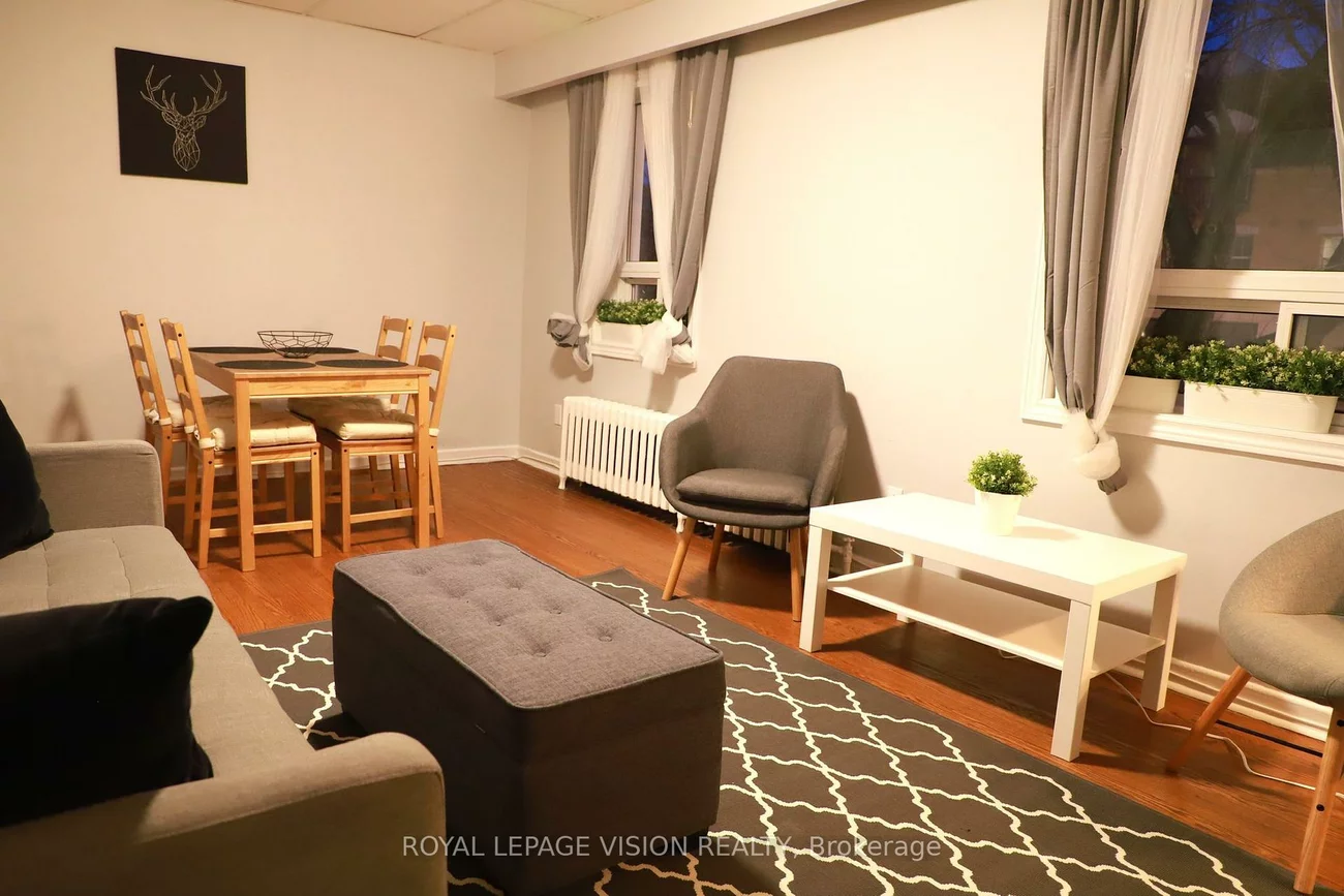 1242, Danforth, Danforth, Toronto