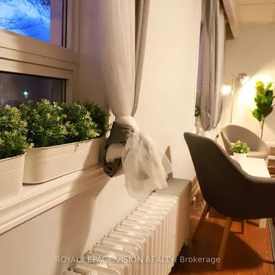 1242, Danforth, Danforth, Toronto