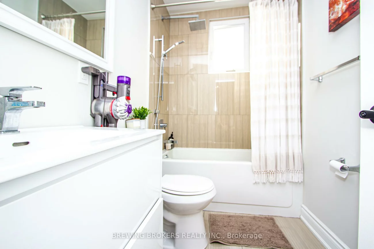 16, Bryant, Crescent Town, Toronto