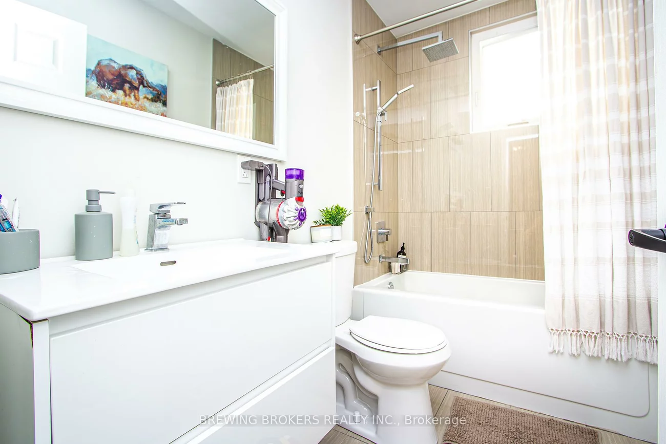 16, Bryant, Crescent Town, Toronto