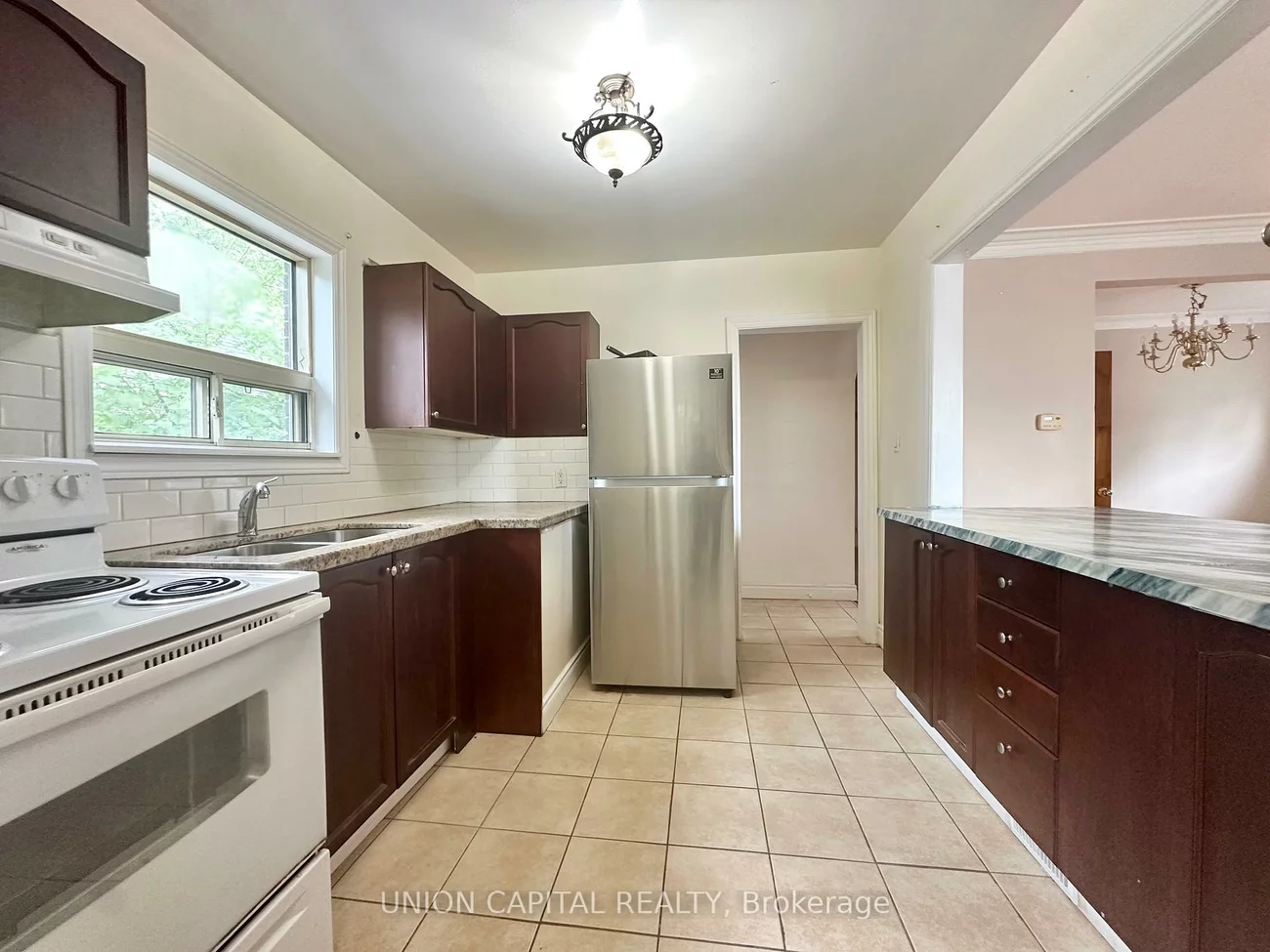 1048, Kennedy, Dorset Park, Toronto