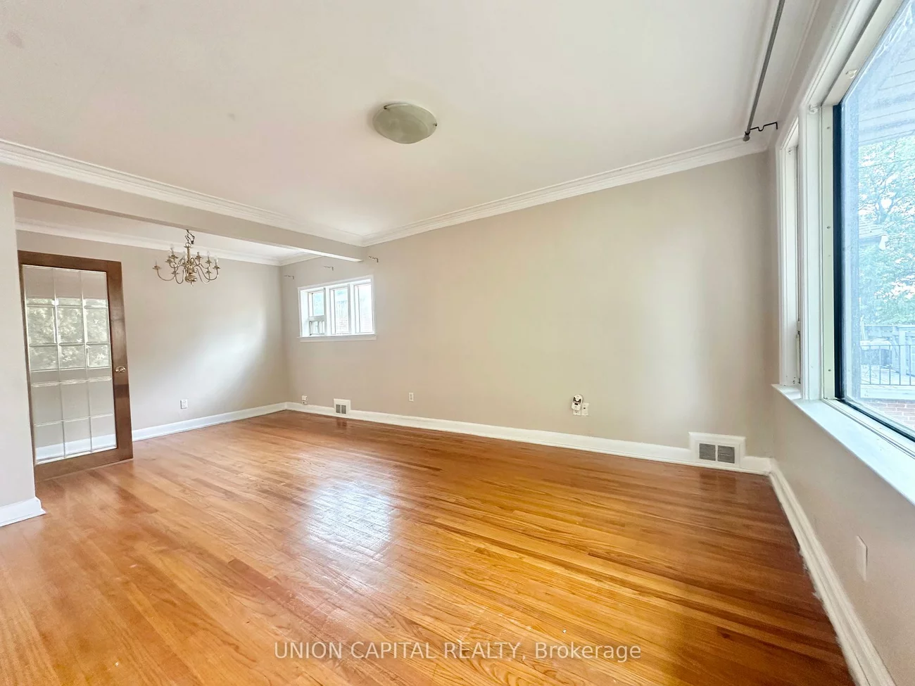 1048, Kennedy, Dorset Park, Toronto