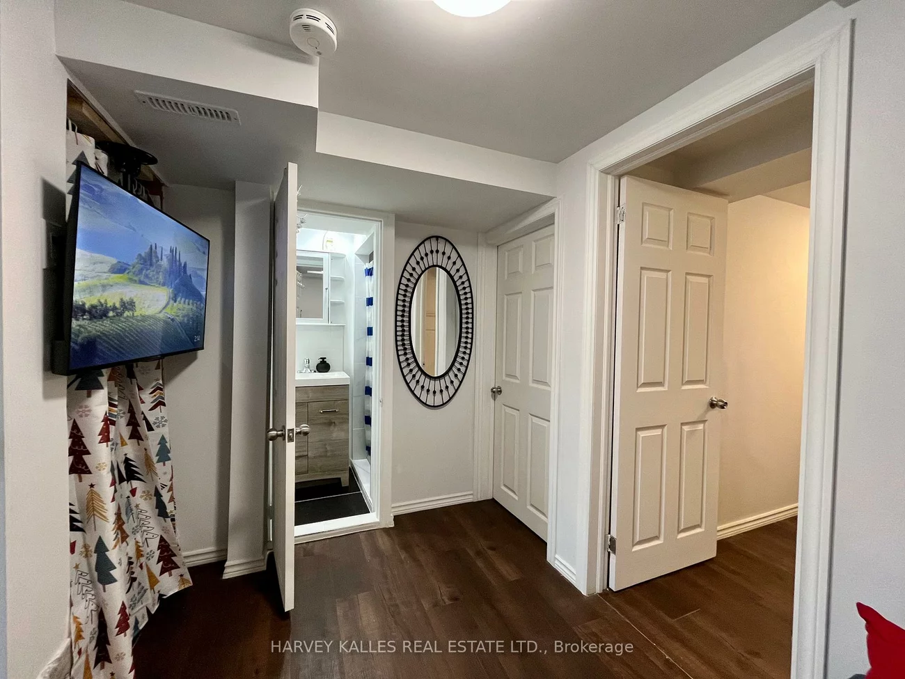 26, Leyton, Oakridge, Toronto