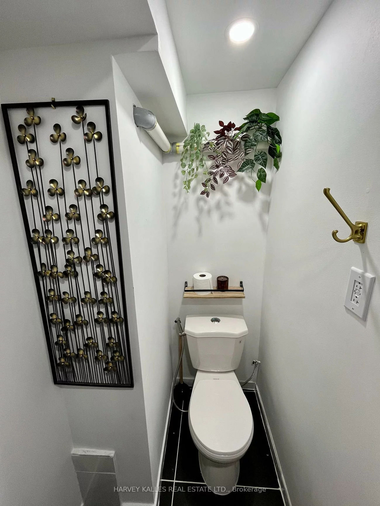 26, Leyton, Oakridge, Toronto