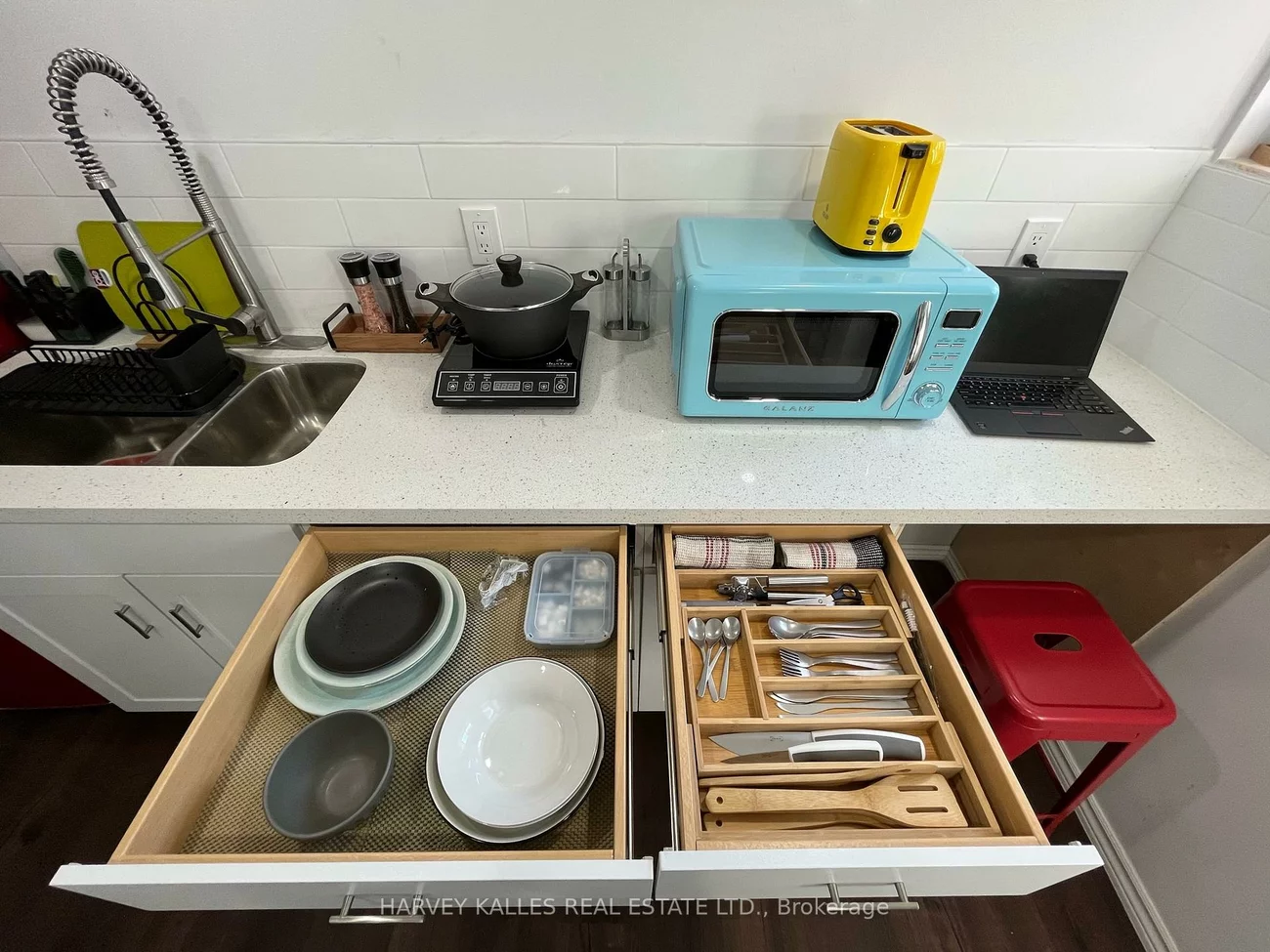 26, Leyton, Oakridge, Toronto