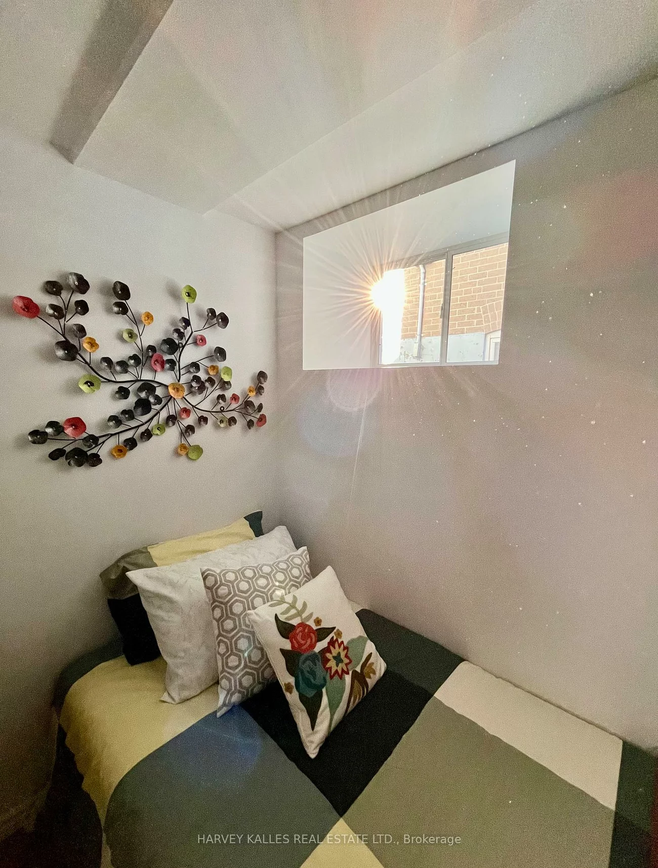 26, Leyton, Oakridge, Toronto