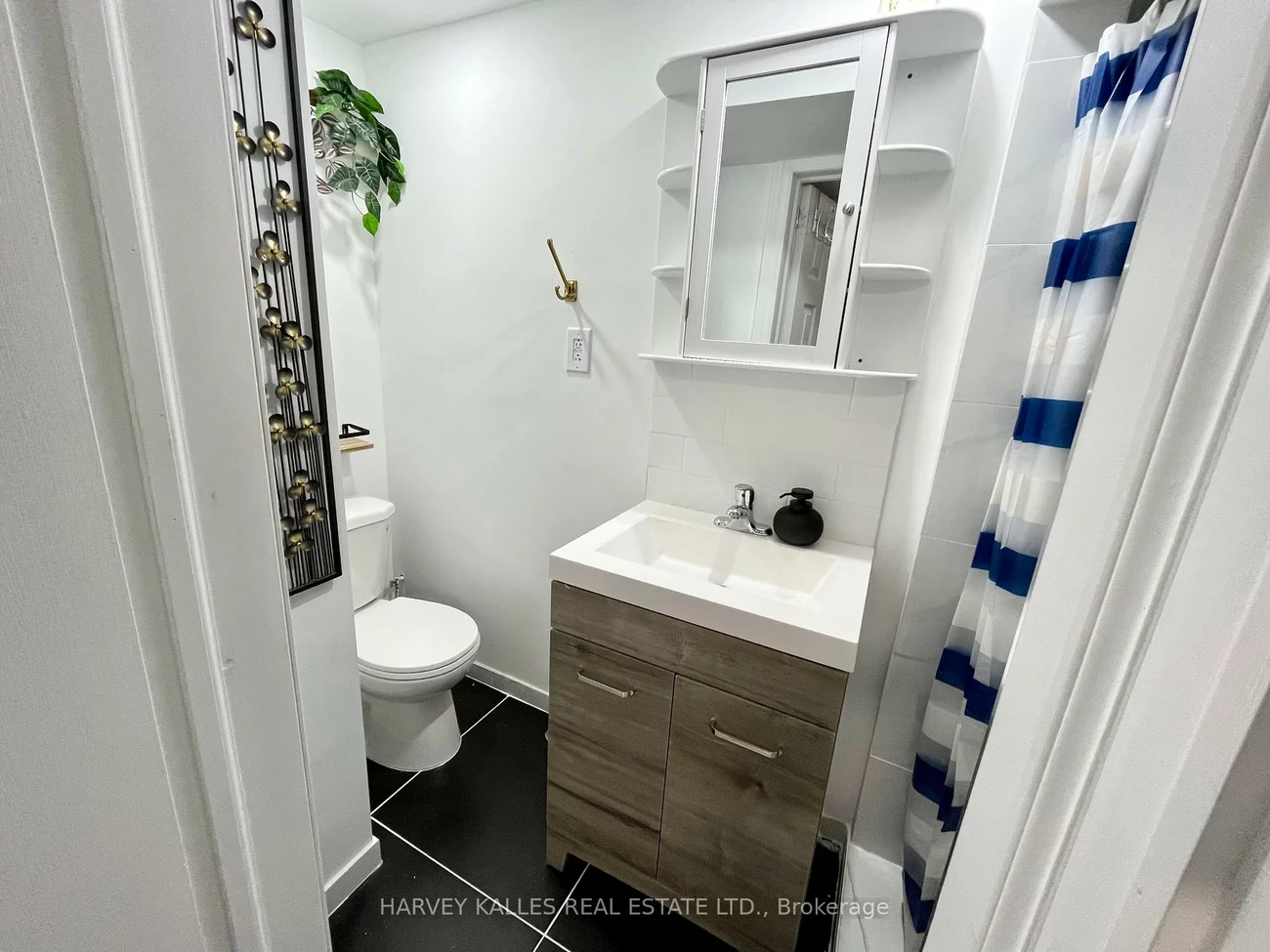 26, Leyton, Oakridge, Toronto