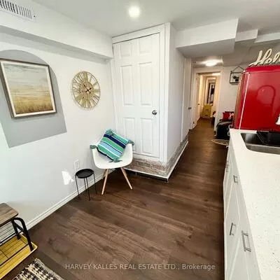 26, Leyton, Oakridge, Toronto