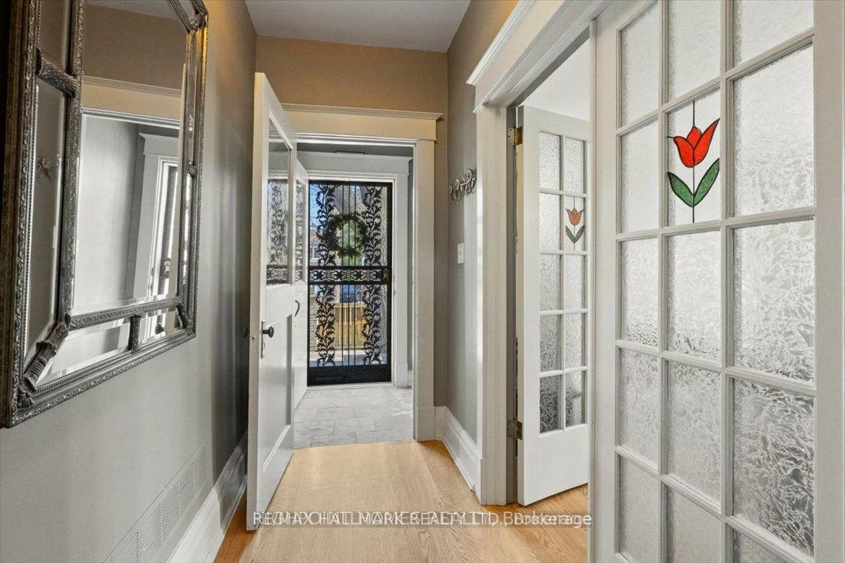 100, Warden, Birchcliffe-Cliffside, Toronto