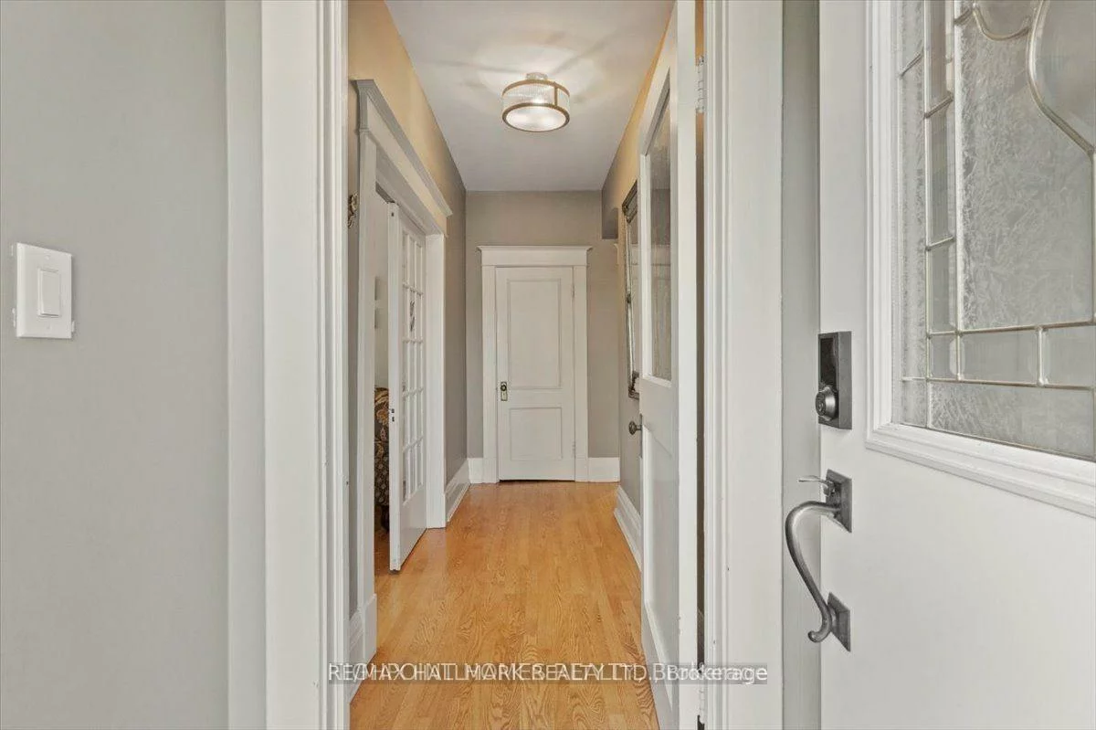 100, Warden, Birchcliffe-Cliffside, Toronto