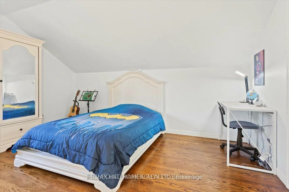 100, Warden, Birchcliffe-Cliffside, Toronto