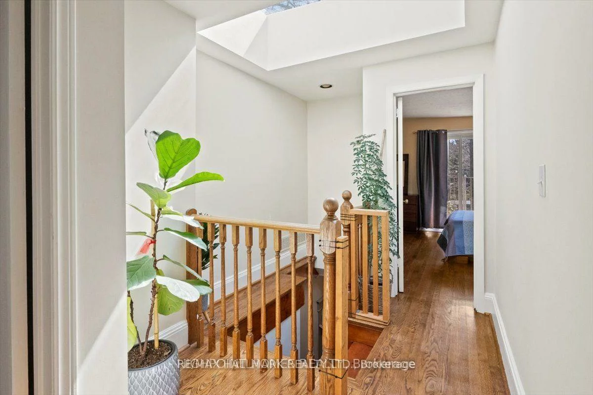 100, Warden, Birchcliffe-Cliffside, Toronto