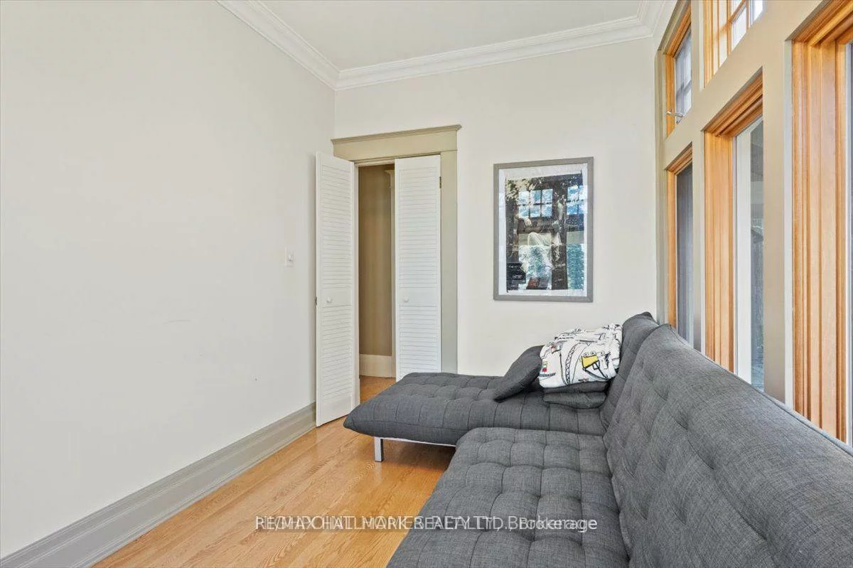 100, Warden, Birchcliffe-Cliffside, Toronto