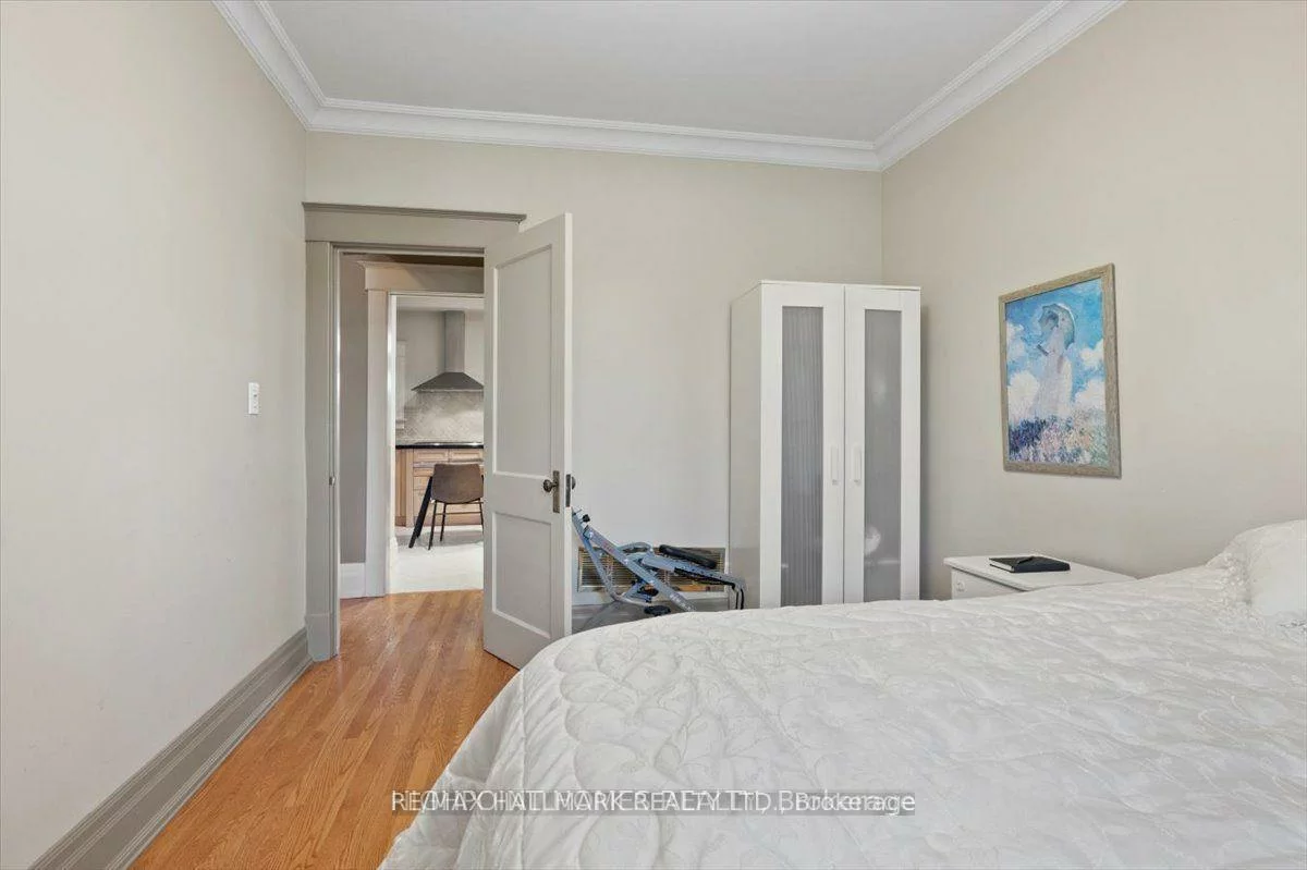 100, Warden, Birchcliffe-Cliffside, Toronto