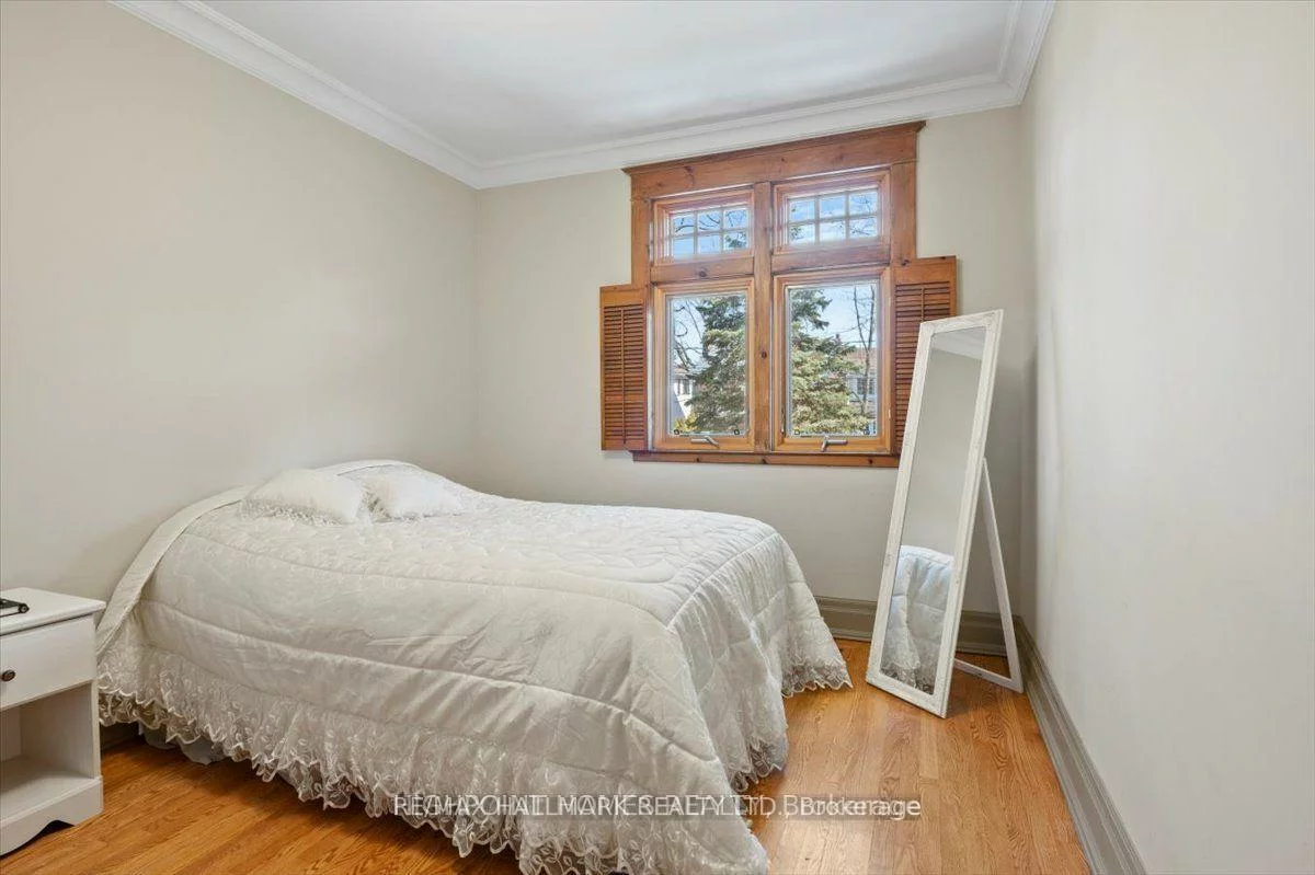 100, Warden, Birchcliffe-Cliffside, Toronto