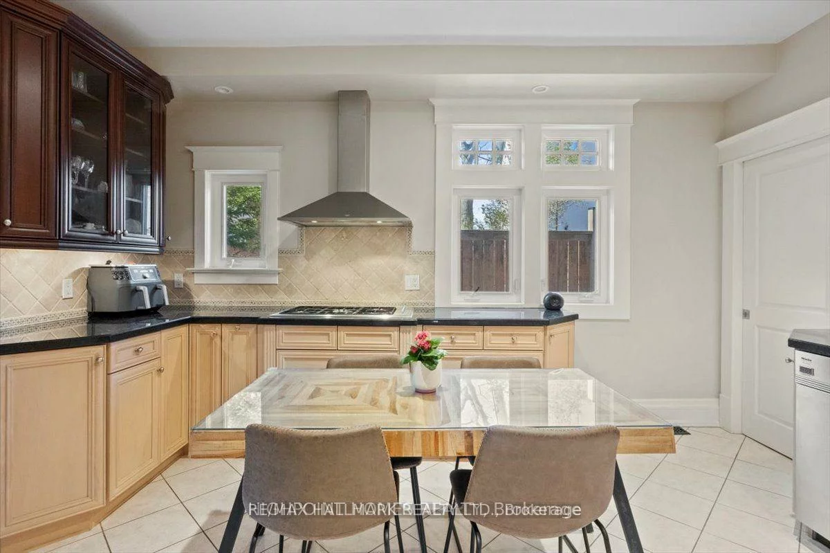 100, Warden, Birchcliffe-Cliffside, Toronto