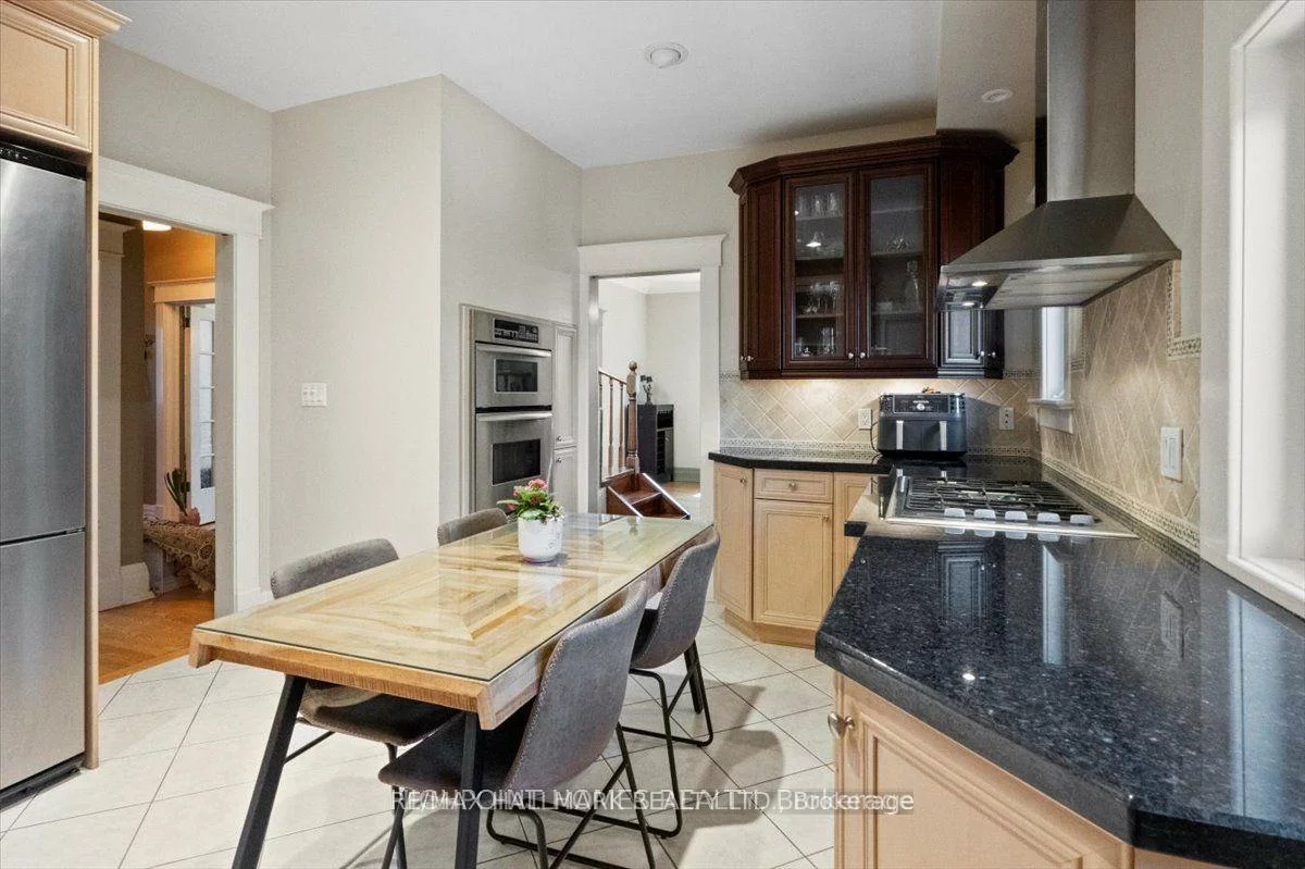 100, Warden, Birchcliffe-Cliffside, Toronto