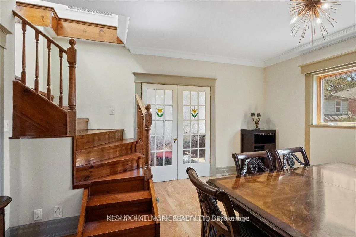 100, Warden, Birchcliffe-Cliffside, Toronto