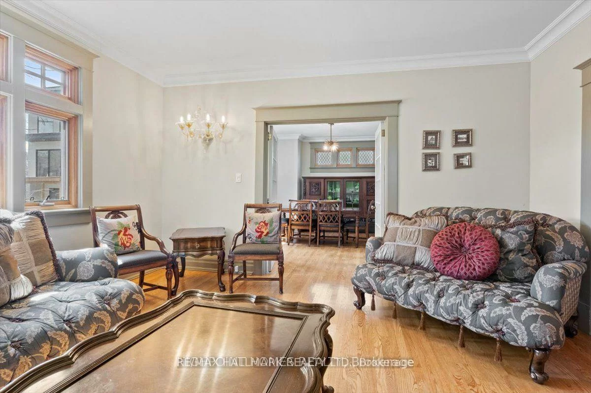 100, Warden, Birchcliffe-Cliffside, Toronto