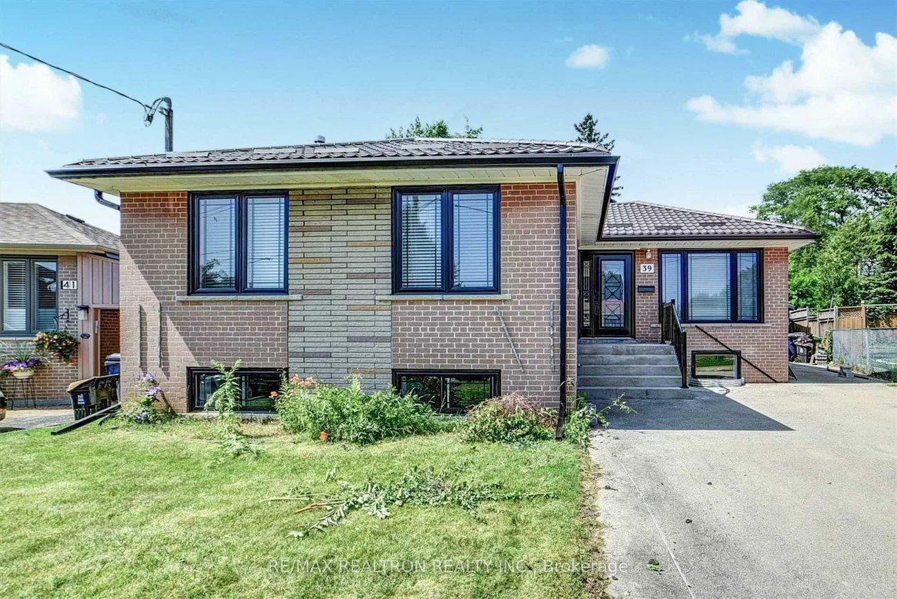 39, Aveline, Woburn, Toronto