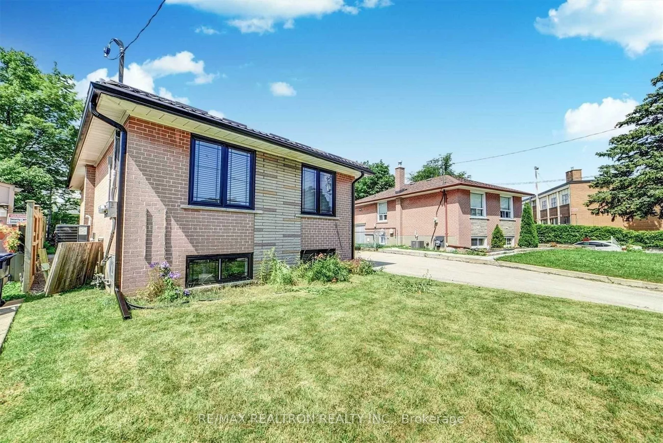 39, Aveline, Woburn, Toronto