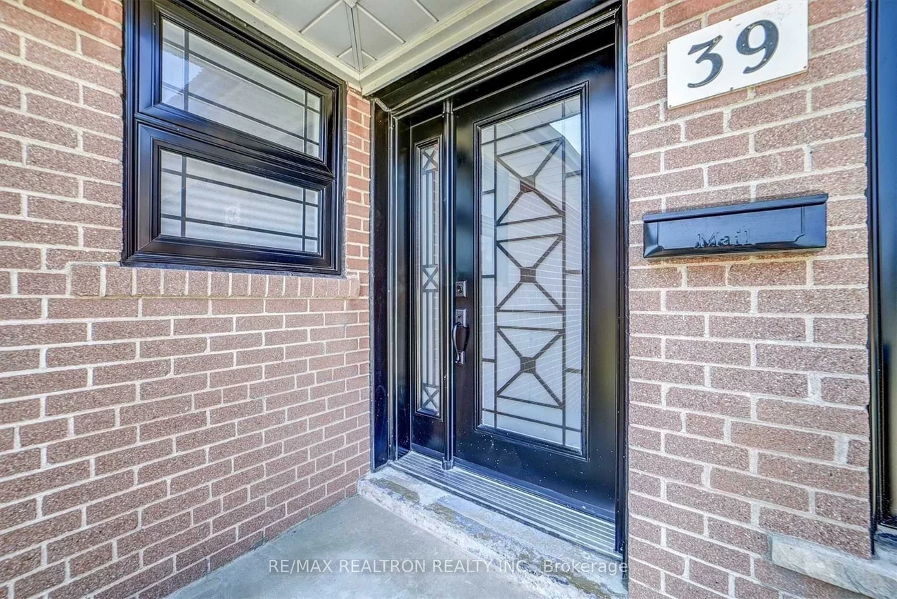 39, Aveline, Woburn, Toronto